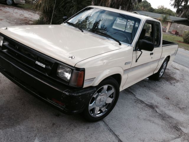 1987 mazda b2000 base extended cab pickup 2-door