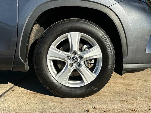 2023 toyota highlander le