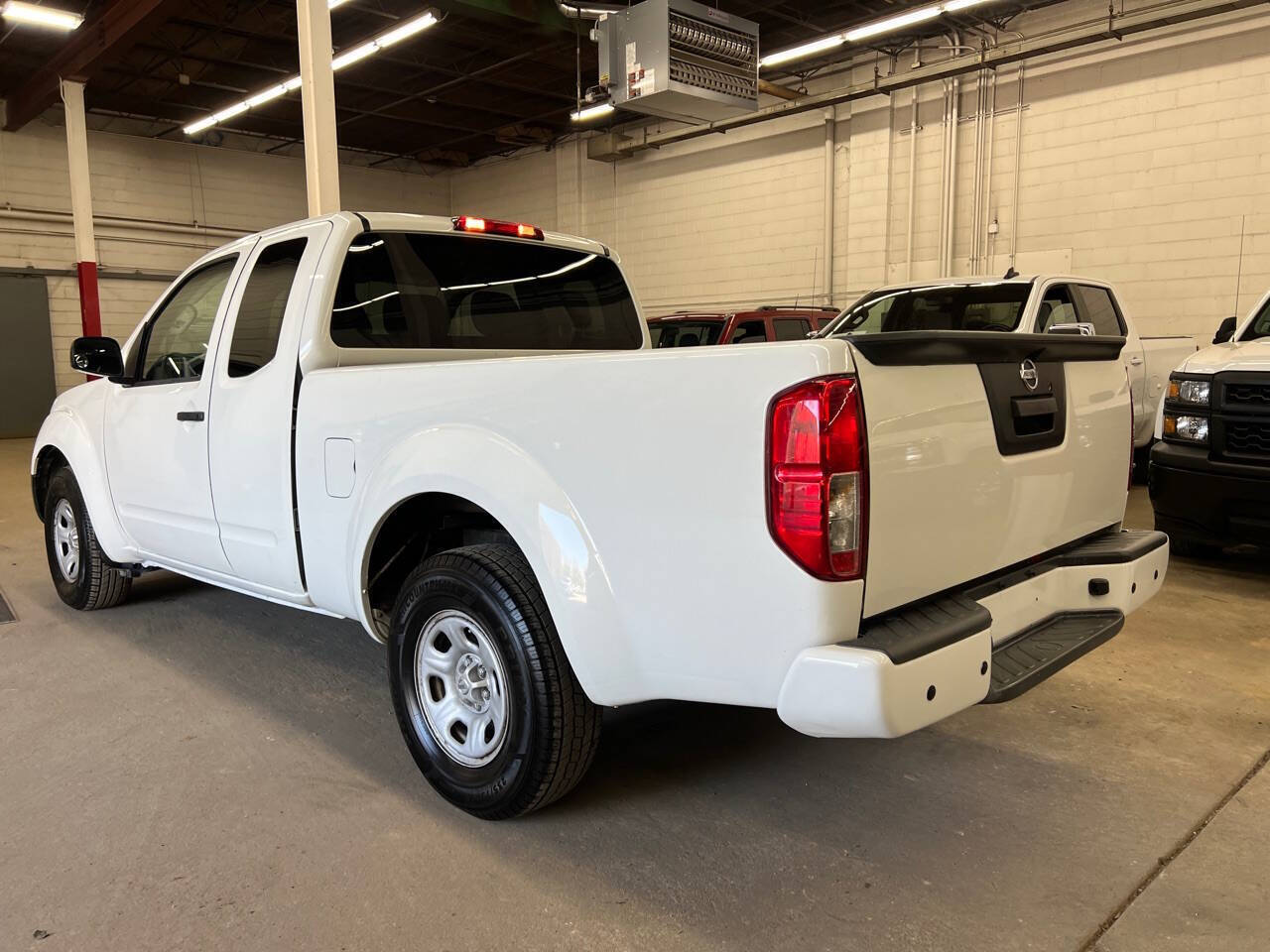 2017 nissan frontier s 4x2 4dr king cab 6.1 ft. sb 5a