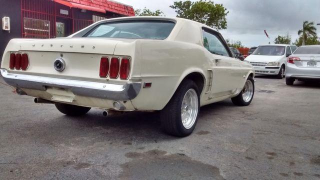 1969 ford mustang w/ 351 engine!! edelbrock carb!! runs and drive 95k