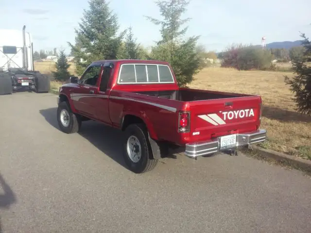 extra nice 1992 toyota sr5 cinnamon red fully loaded pick-up!