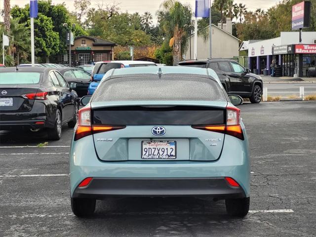 2022 toyota prius l