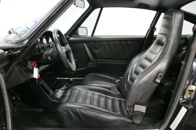 iconic sports car! great colors! air cooled 3.0l flat six, 5 spd manual, wow!