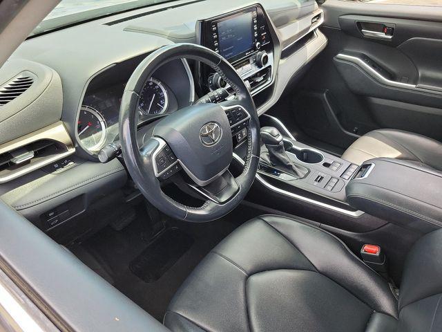 2022 toyota highlander xle