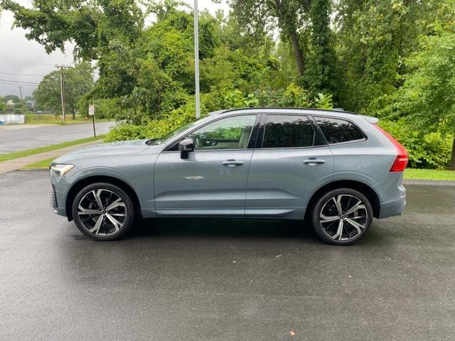 2023 volvo xc60 b5 ultimate dark theme