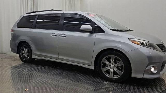 2017 toyota sienna se premium