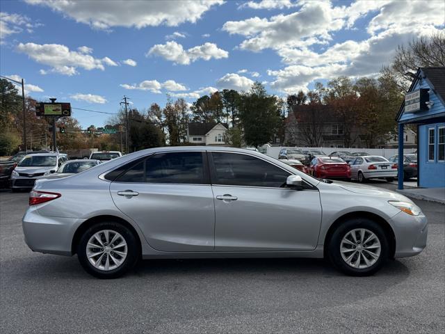 2017 toyota camry le