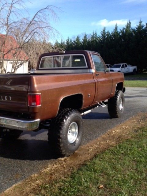 classic k1500, 350 v8, auto, lift, cordoba brown paint, no rust ever! clean!!!