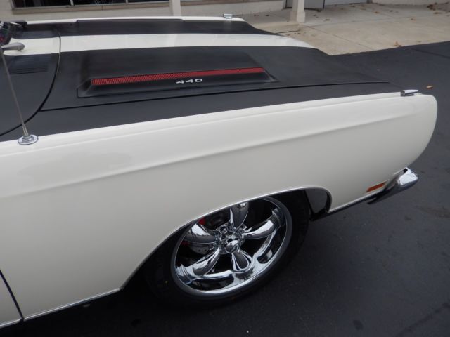 1969 plymouth gtx alpine white 440 4 speed 4 wheel disc dana sure grip