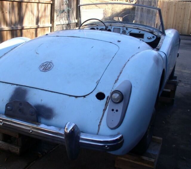 1961 mga 1600 roadster, with clear title, for restoration