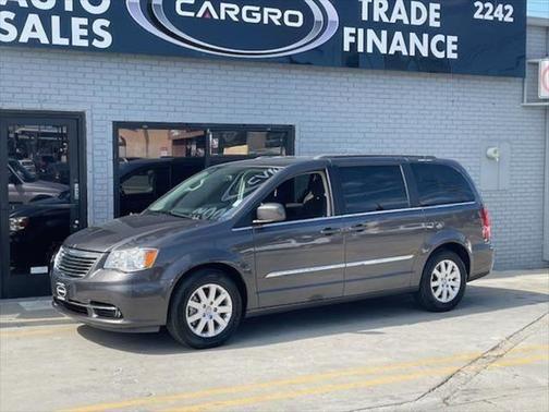 2016 chrysler town & country