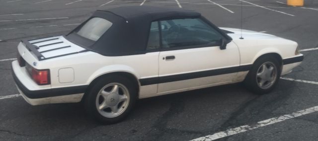 1989 ford mustang convertible ***a must see classic***