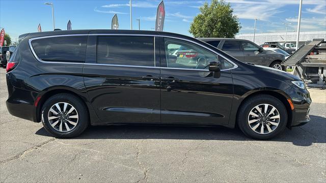 2023 chrysler pacifica hybrid touring l