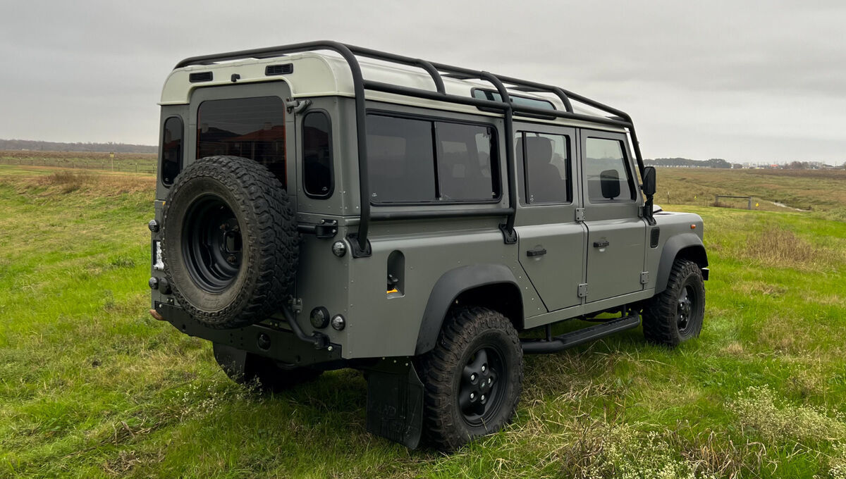 beautifully done 1993 land rover defender 110