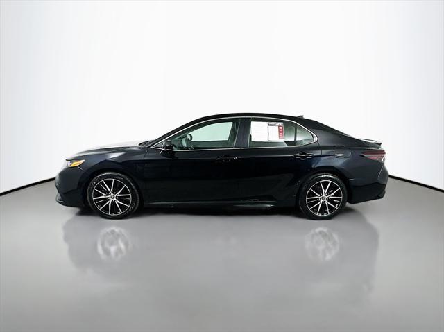 2021 toyota camry se