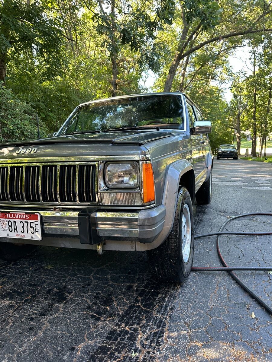 1988 jeep cherokee laredo. 2-door, 4x4. 4.0l i6. auto. 95,145 miles