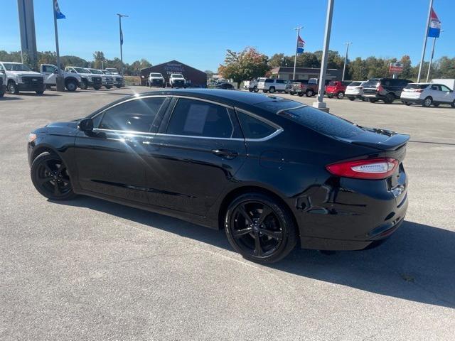 2016 ford fusion se