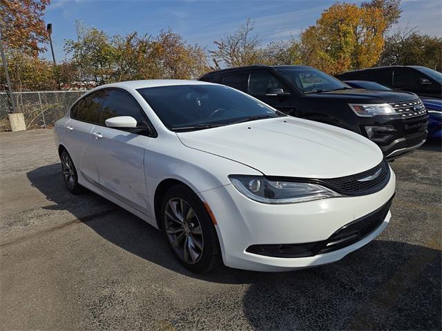 2015 chrysler 200 s