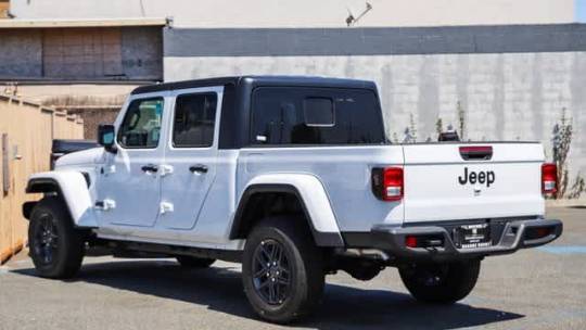 2024 Jeep Gladiator
