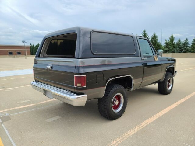 1988 chevrolet blazer v10 4x4 with only 34k.miles