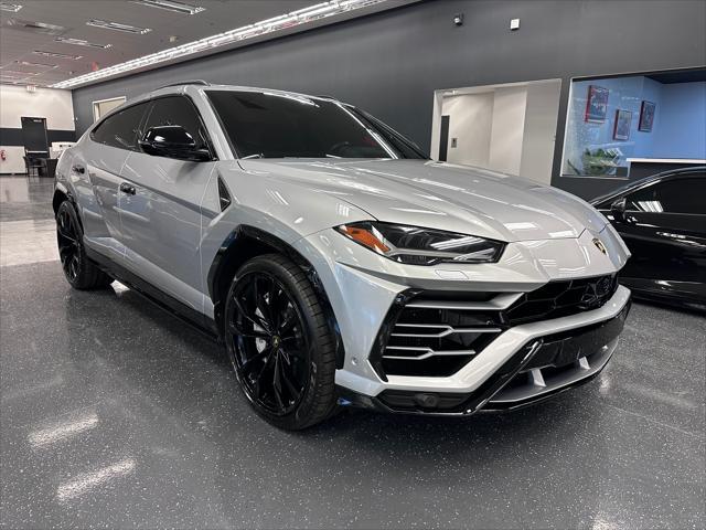 2020 lamborghini urus base
