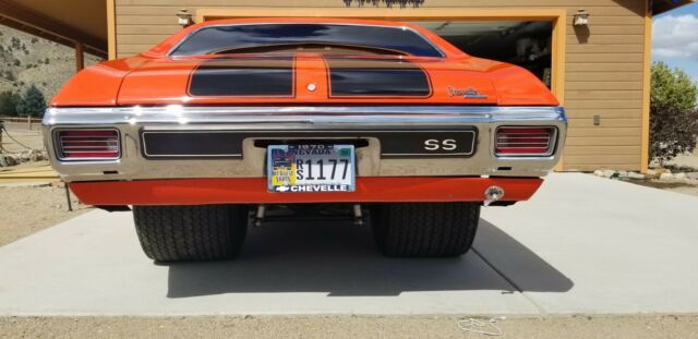 beautiful orange 1970 orange chevelle big block