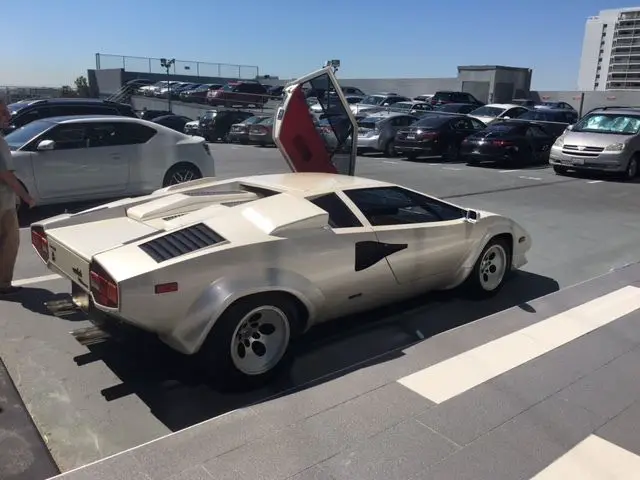 1987 lambo countach lp5000qv 4k miles!