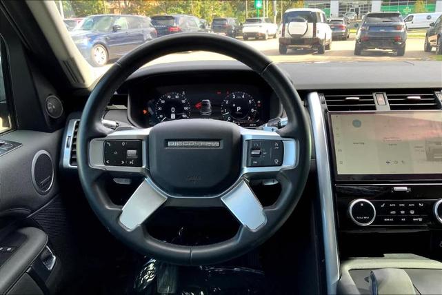2022 land rover discovery p300 s