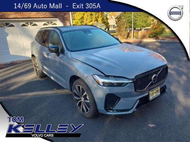 2023 volvo xc60 b5 plus dark theme