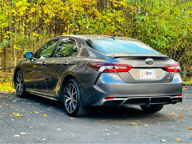 2022 toyota camry se