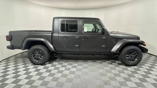 2024 Jeep Gladiator