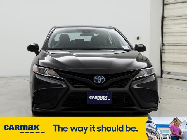 2021 toyota camry hybrid se