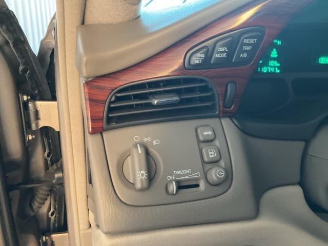 2001 cadillac deville base