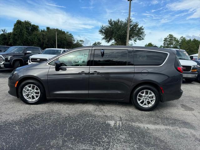 2022 chrysler voyager lx