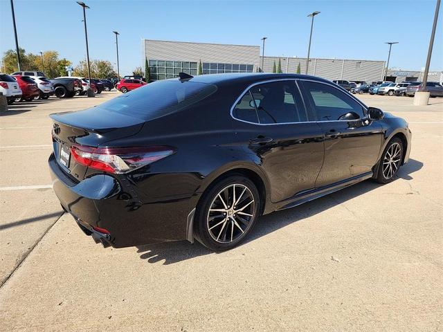2021 toyota camry se