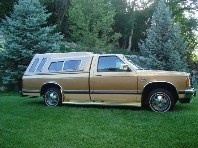 1983 chevrolet s10 tahoe truck mint 21k miles, like new condition. one owner