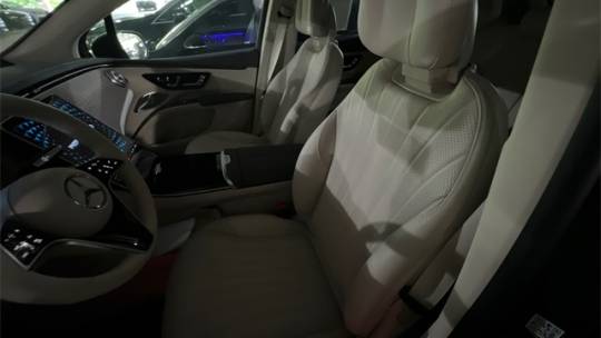 2023 Mercedes-Benz EQS SUV premium trim package