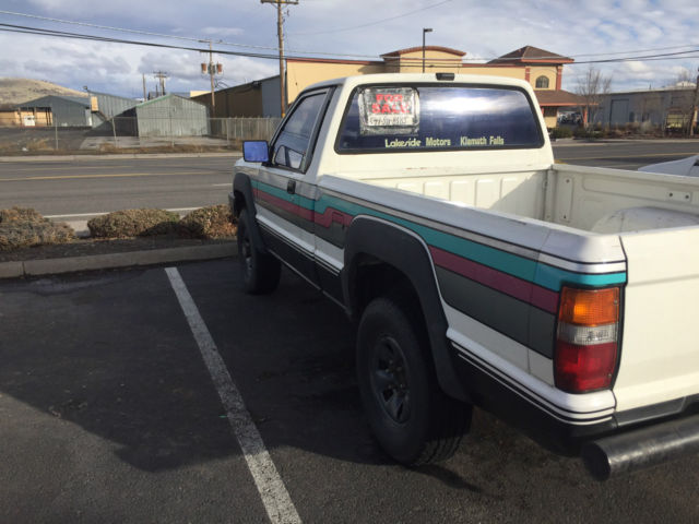 1988 mitsubishi mighty max base standard cab pickup 2-door 2.6 l 4x4