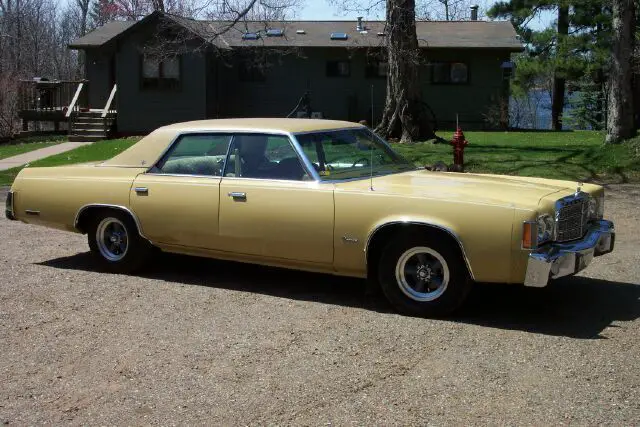 1978 chrysler newport 4 door hardtop sedan