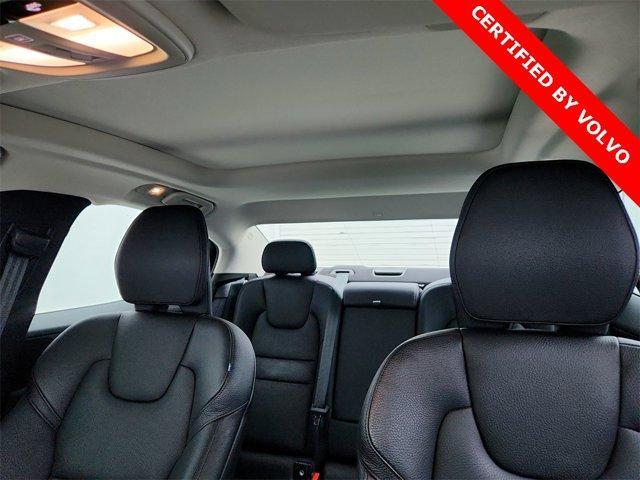 2024 volvo s60 b5 plus dark theme