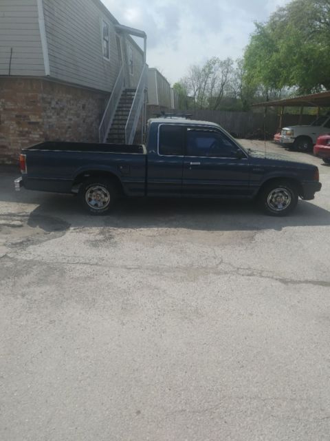 1988 mazda b2200 pickup truck 5 speed. very clean