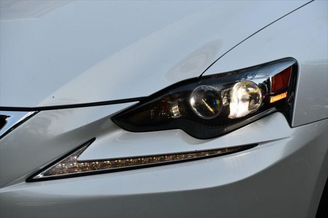 2016 lexus is 300 base