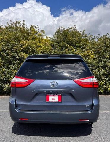 2017 toyota sienna le