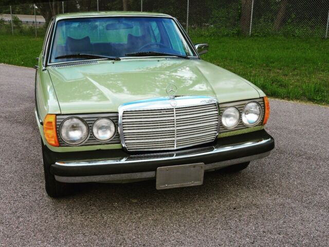 1977 mercedes 240d diesel. 24k actual mi. super nice. all original. no reserve
