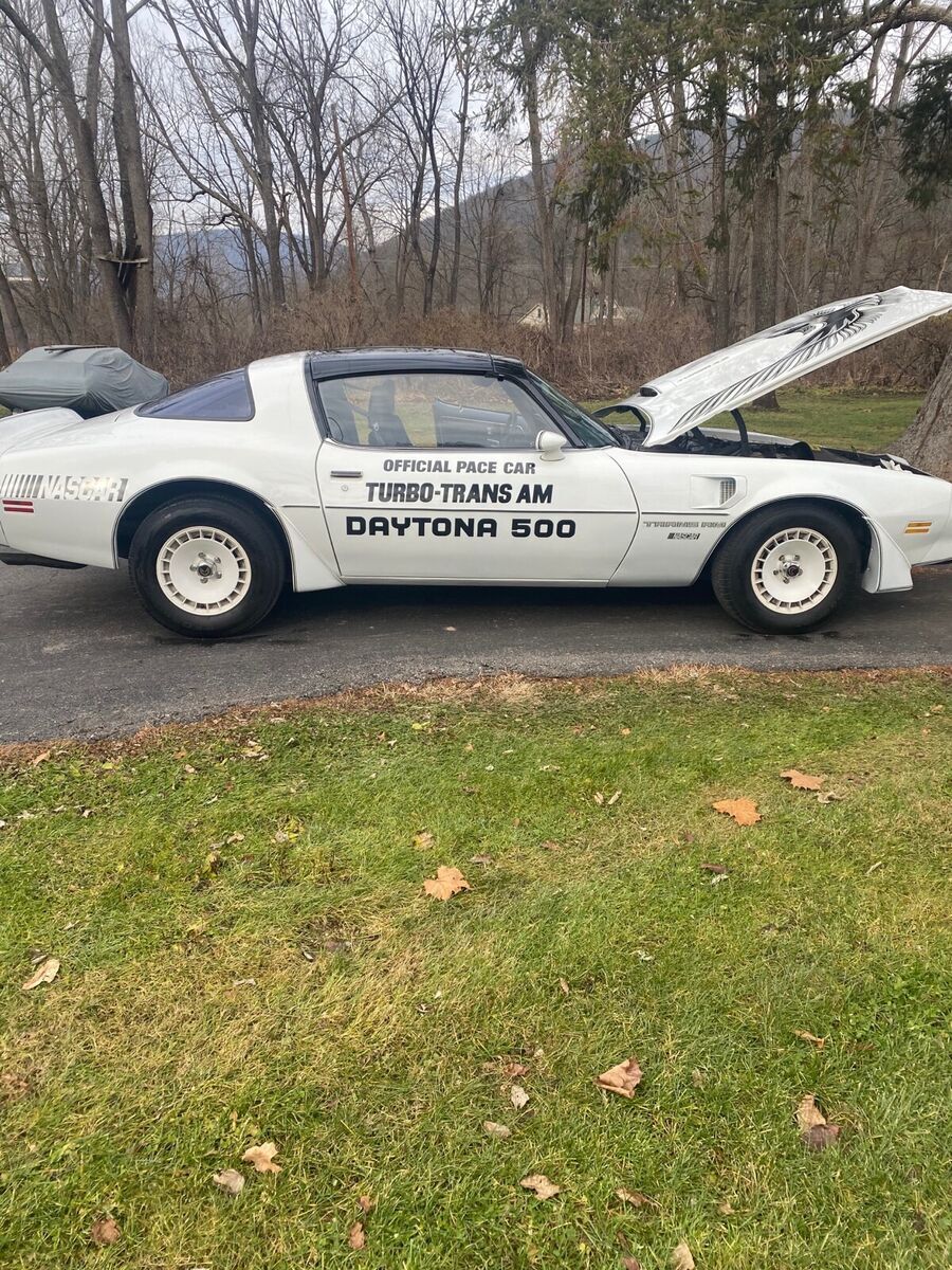 1981 pontiac firebird white rwd automatic se