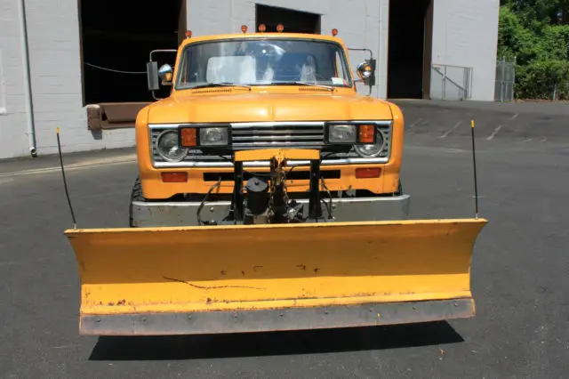 *rare* 1975 international b-200 pickup 4x4 ** 392ci ** automatic ** dana 70's