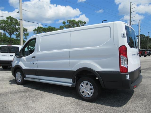 2022 ford transit-150 base