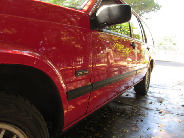hard 2 find volvo station wagon 940 / 4 cylinders station wagon/ needs work