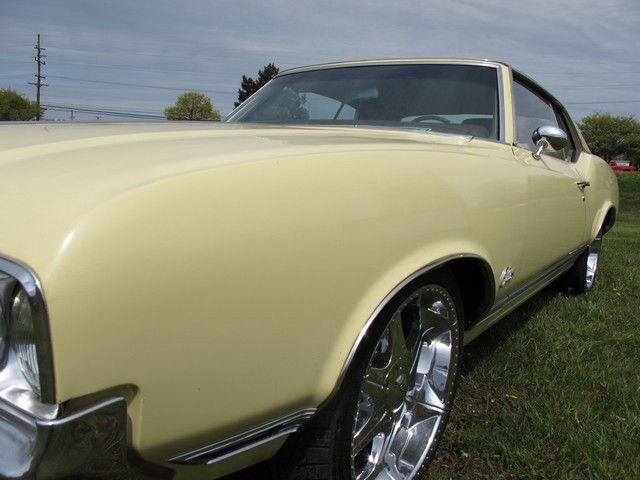 1970 chevrolet oldsmobile 55152 miles yellow 2 door v8 automatic