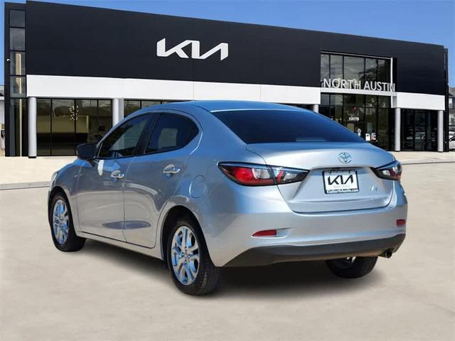 2017 toyota yaris ia base
